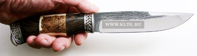 Нож Бизон (сталь 95х18, венге, рог, мельхиор) в руке